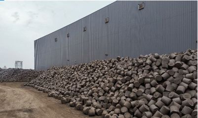 港深物流公司首筆鋼渣熱熔壓塊業(yè)務(wù)成功啟運(yùn)